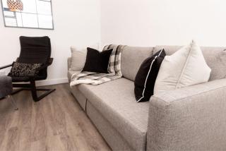 Convenient 2BR Near Manchester Airport - Manchester - 6