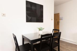 Convenient 2BR Near Manchester Airport - Manchester - 2