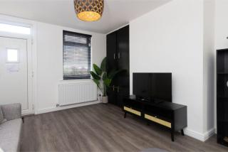 Convenient 2BR Near Manchester Airport - Manchester - 1