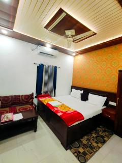 Hotel Shree Hanumaan G Near Shree Ram Janam bhoomi &Temple - RamKot Fort - Restaurant & Free Public Parking - Fully Air Conditioning Rooms - Best Hotel - Ayodhya - 0