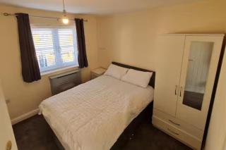 Spacious 3-Bed House - Sleeps 8 Garden & Parking - Peterborough - 8