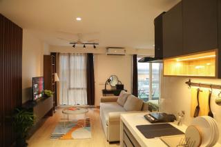 Airport Runway View from terrace|Coffee Maker|Luxe - Pune - 0