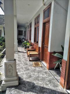 Omah Keniten - Randugunting - 2