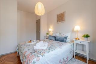 HostWise - Bright & Spacious Flat w/ Garage - 8