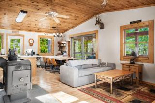 Cabin w New Hot Tub, River, Kayak, WiFi, & Fire Pit - Morton Grove - 7
