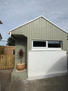 The Den - Newlyn East - 0