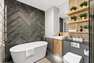 Sleek and Stylish 2 Bed in Central London - Balcony - Londra - 5