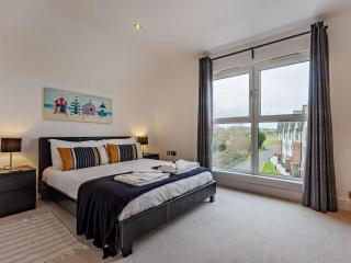 4 Bed in East Cowes 94556 - Whippingham - 1