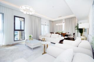 Luxurious 3BR APT Offering Full Burj AlArab Views - 4