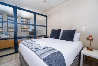 Stunning City- Centre Apartment - 7