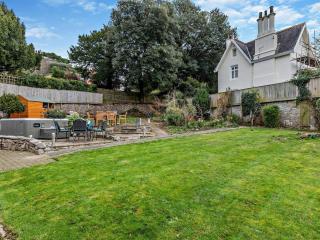 4 Bed in Torquay 94002 - Torquay - 9