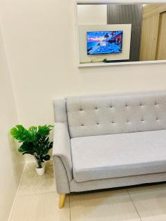 7 Mins from MOA Comfy Stay with Pool View and WiFi - 1
