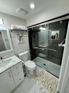 2 BR Private Basement Suite | Minutes from YYZ - 8
