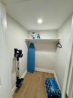 2 BR Private Basement Suite | Minutes from YYZ - 4