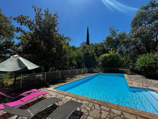 Villa historique à Berrias-et-Casteljau, 350 m² avec piscine privée - Berrias Et Casteljau - 0