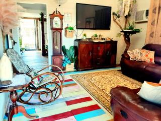 Rosewood Cottage -Entire 2 bedroom home with Netflix & WiFi - Tambo - 7