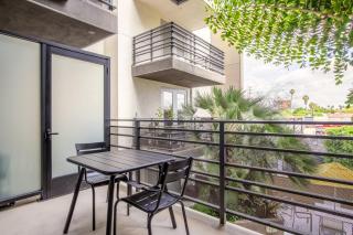 Blueground Beverly Grove rooftop nr La Brea Tar Pits LAX-175 - 7