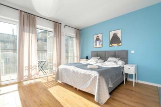 Elegant Very Berry Studios with Parking and Balcony by Noclegi Renters - Posen - 0