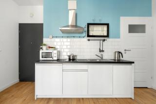 Elegant Very Berry Studios with Parking and Balcony by Noclegi Renters - Posen - 5