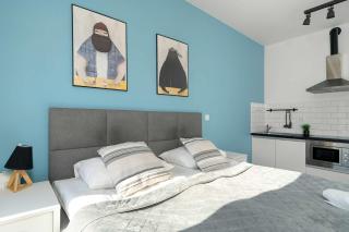 Elegant Very Berry Studios with Parking and Balcony by Noclegi Renters - Posen - 2