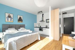 Elegant Very Berry Studios with Parking and Balcony by Noclegi Renters - Posen - 7