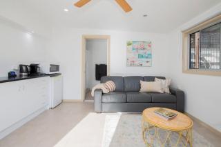 Lake House Studio - A Peaceful Waterfront Hideaway - Karraganbah - 0