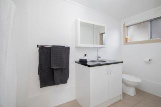 Lake House Studio - A Peaceful Waterfront Hideaway - Karraganbah - 8