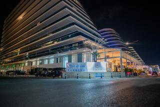 White Titanic Sea View - 2