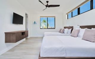 Sunny Bay Estate Villa 4 Bedroom Waterfront - Providenciales - 2