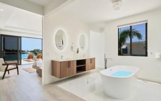 Sunny Bay Estate Villa 4 Bedroom Waterfront - Providenciales - 1