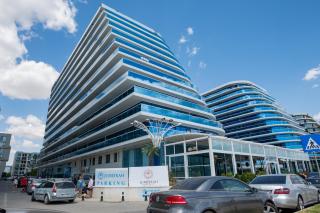 White Titanic Sea View - 0