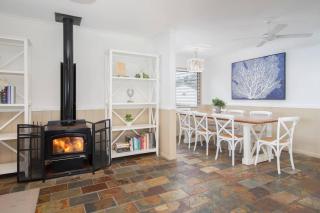 The Lake Haus - Spacious Waterfront Escape with Pool - Karraganbah - 9