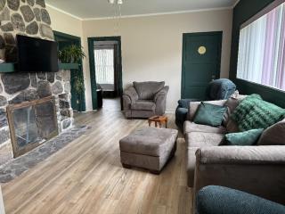 Private Room 5 In A Spacious 5-bedroom Home - La Tuque - 1