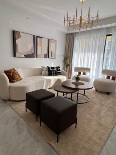 Stylish 2-Bedroom Apartment with Pool in Kilimani - Nairobi - 3