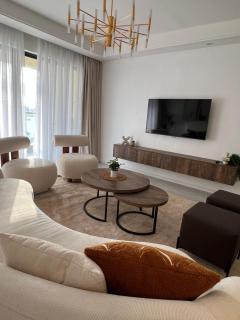 Stylish 2-Bedroom Apartment with Pool in Kilimani - Nairobi - 4
