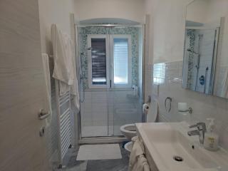Sisters' House - 3