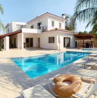 Spacious 5 bedroom Villa with 2 swimming pools - Polemi - 0