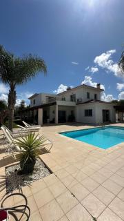 Spacious 5 bedroom Villa with 2 swimming pools - Polemi - 3