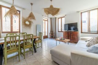 Elegant 2 bedrooms flat - 8mn walk from trainstation - 8