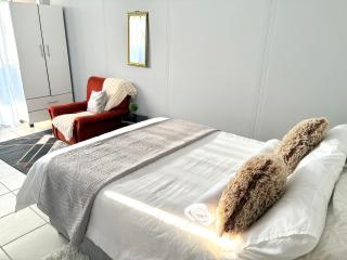 The Nest- on Knowling Street - 3