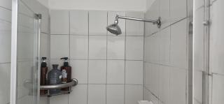 Large room Queen bed - Melbourne - 1