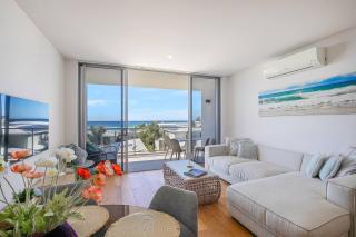 Seascape Haven - Elegant Beachside Living with Pool - 5