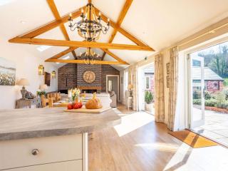 4 Bed in Dorchester 42204 - 8