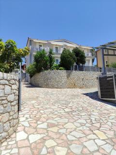 Leonidas' apartment with sea view - 9