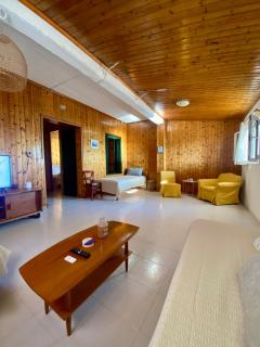 Gregory's House - Avia - 6