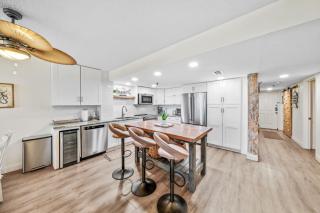 Updated direct oceanfront condo with large private balcony and a beachfront pool - 8