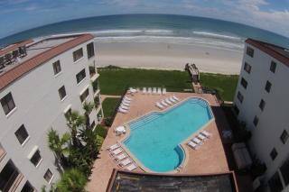 Updated direct oceanfront condo with large private balcony and a beachfront pool - New Smyrna Beach - 4