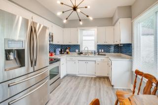 7 Mi to Historic Third Ward Home in Lincoln Park! - Milwaukee - 5