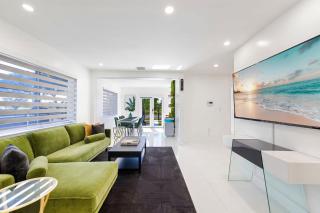 PS5 Container Home Big Backyard Cornhole - 0