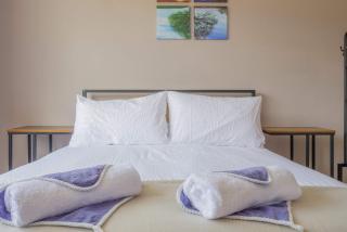 4 Bed House Perfect for Contractors - Stoughton - 1
